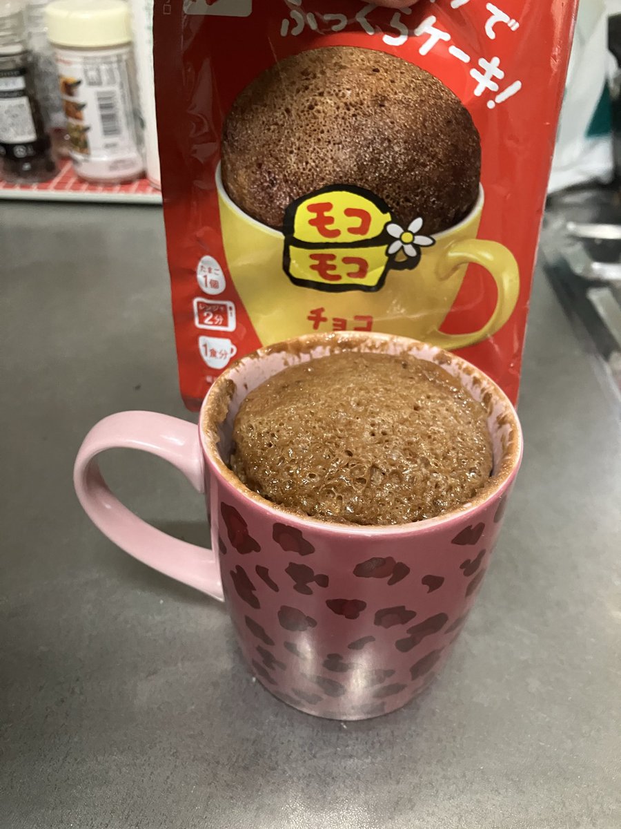 mogu_main's tweet photo. 再販✨️モコモコ！
手軽に作れるから、子供の頃から好きで、何年ぶり？久々に再販して、すぐ見つけて買った！
卵1つと混ぜてチンするだけなんて、手軽すぎるし、しかもなにより美味しい👍

#モコモコ #再販  #カップケーキ https://t.co/APDq0eOs6Q