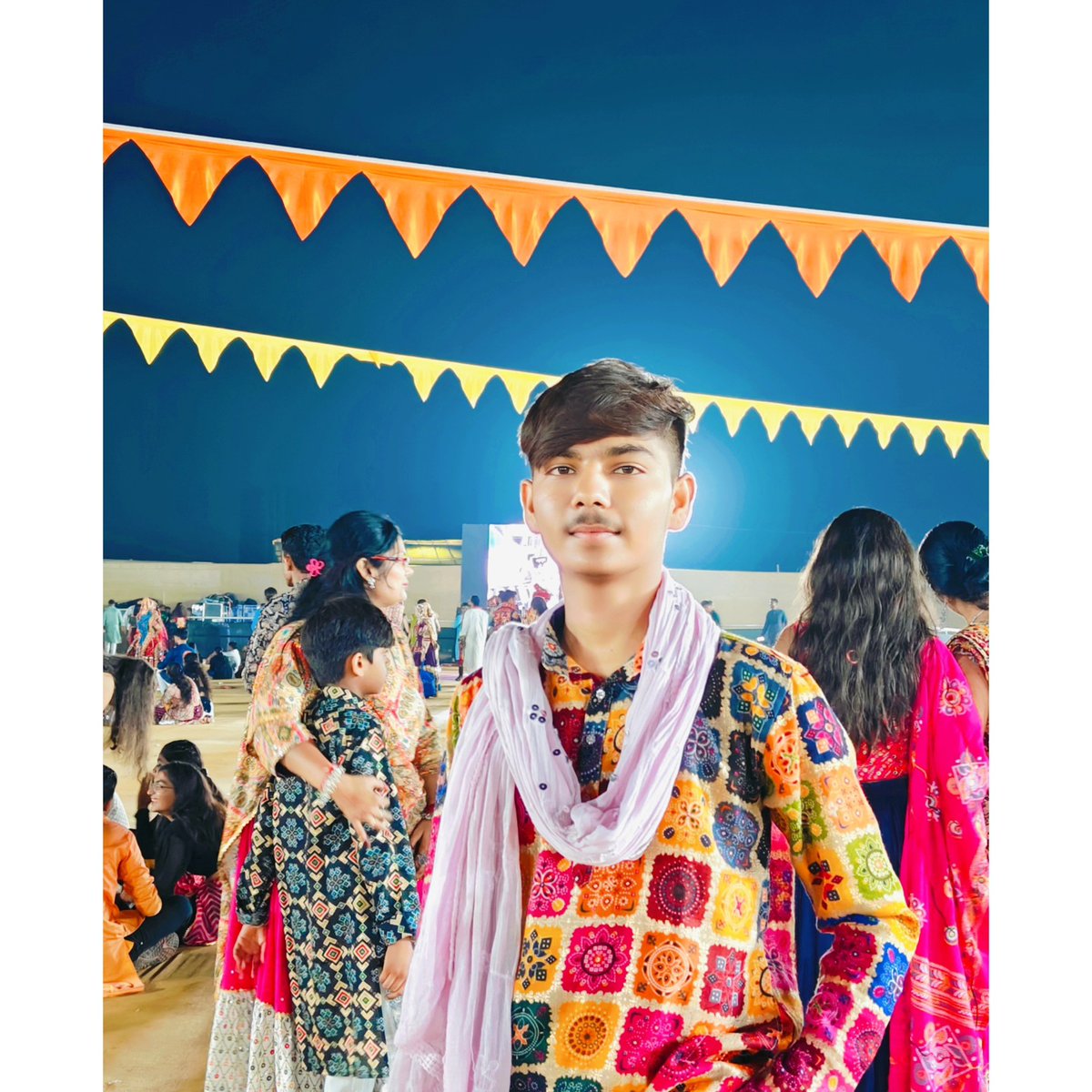TunaKandermir's tweet photo. Navratri look: Where modern meets tradition https://t.co/CtDisiAmQ8