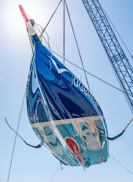 Europe2Vendee's tweet photo. [INTERVIEW]
🎧 Le nouvel #Imoca du groupe Dubreuil fait la fierté de sa famille dirigeante qui renouvelle toute sa confiance au skipper Sablais Sébastien Simon 
➡️ https://t.co/9gbfq6uoSf  
#Voile #Vendée #VG2028 #LSO 
(📷 Groupe Dubreuil) https://t.co/m1kbppshkF