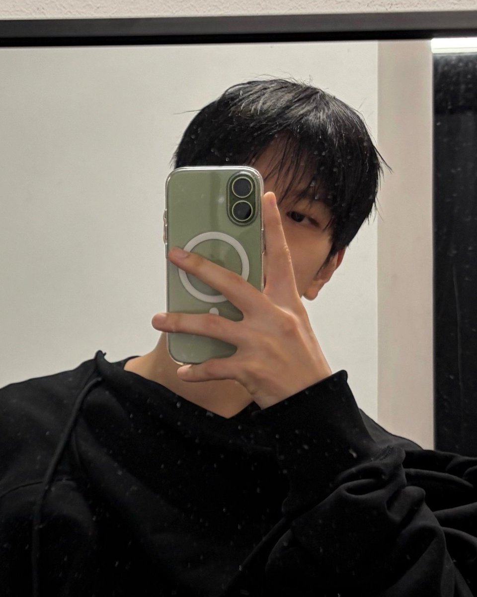 minniesmenu's tweet photo. he's a 10 but he has to do the puppy head tilt selca every time he passes a mirror or else he explodes https://t.co/C3MPlBkGJW