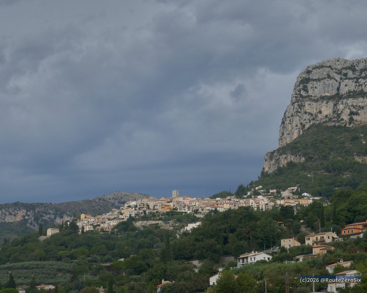 routezerosix's tweet photo. Le temps change, comme le montre cette photo prise ce matin à Saint-Jeannet, Alpes-Maritimes
#SaintJeannet #AlpesMaritimes #meteo06 #meteo #BaladeSympa #CotedAzurFrance https://t.co/4TeSEdWSUX