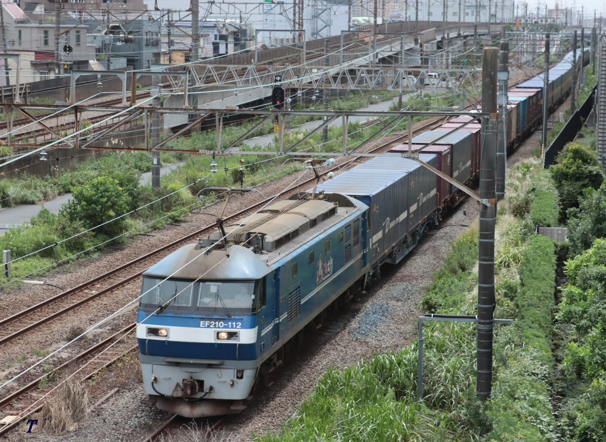 tetsuzou81's tweet photo. 2026.9.9
遅2058ㇾ EF210112＋コキ
6時間20分遅れでした。
112号機運転席窓下の塗装が剥離して補修した跡？
#EF210 https://t.co/0sfTmQvBYz