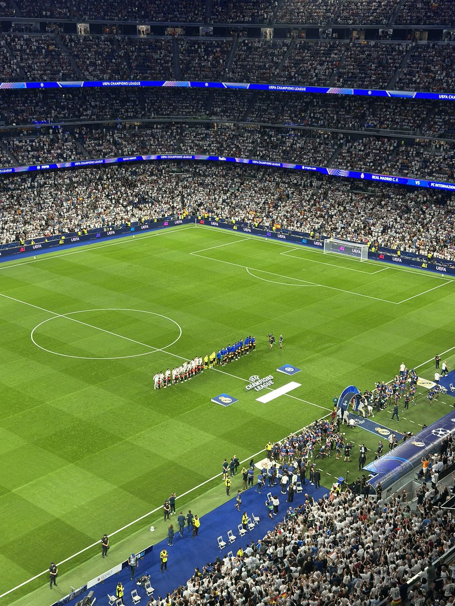 sidmish17's tweet photo. Bernabeu on a UCL Night, always special! https://t.co/VmR8r61VWw