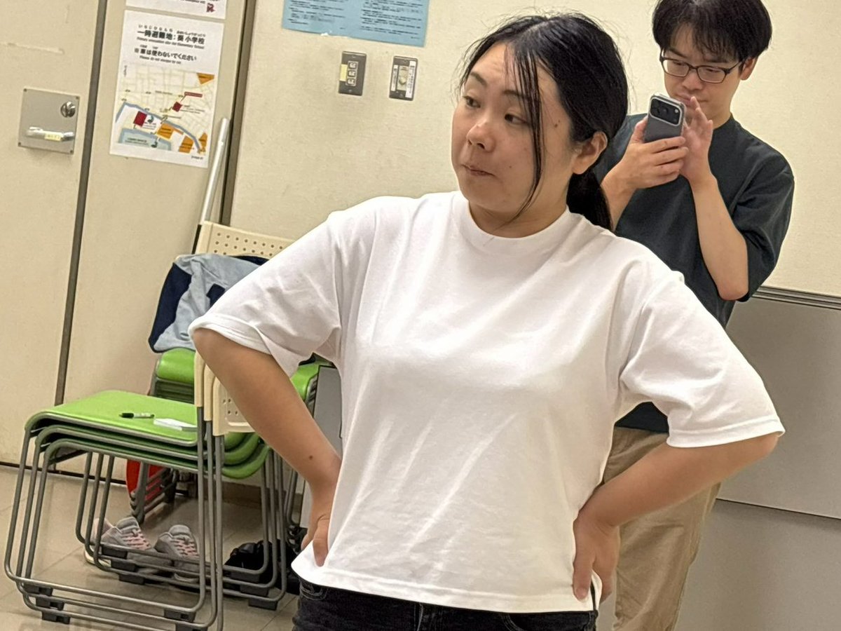 stageactor0702's tweet photo. 【役者紹介】

綾

ナツヤスミの古株。主宰を支えてきたりらじばんだり。
県民ミュージカルなど、ナツヤスミ以外の舞台にもストイックに出演し続ける。
実は縁の下の力持ちで、音響のセッティングは基本彼女がしてくれている。いつもありがとうございます。 https://t.co/IEqs7vFrbZ
