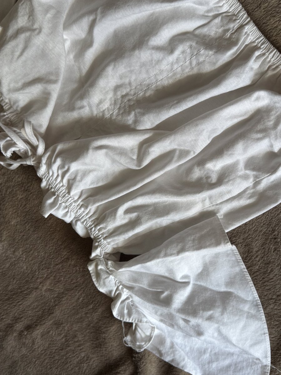 Luna38566574's tweet photo. ปาดไหล่สีขาวววว
35-.

#ส่งต่อเสื้อผ้า #ส่งต่อเสื้อผ้ามือสอง #เสื้อผ้ามือสอง #โล๊ะตู้เสื้อผ้า #ส่งต่���  #เสื้อผ้ามือสองสภาพดี #เสื้อผ้ามือ2 https://t.co/kCge5OEEPx