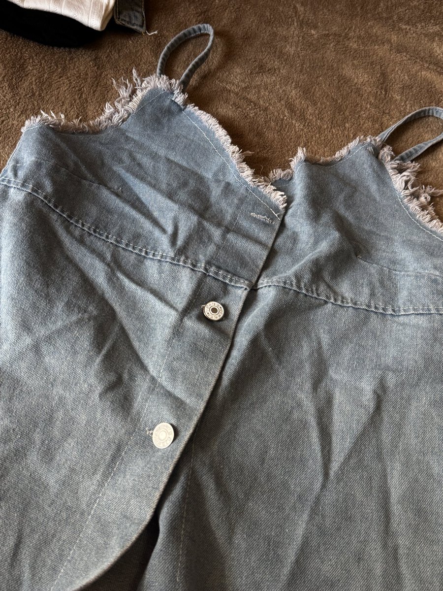 Luna38566574's tweet photo. เอี้ยมยีนส์แบบกระโปรงน่ารักก
35-.

#ส่งต่อเสื้อผ้า #ส่งต่อเสื้อผ้ามือสอง #เสื้อผ้ามื��สอง #โล๊ะตู้เสื้อผ้า #ส่งต่อ  #เสื้อผ้ามือสองสภาพดี #เสื้อผ้ามือ2 https://t.co/9P7wDgrbSA