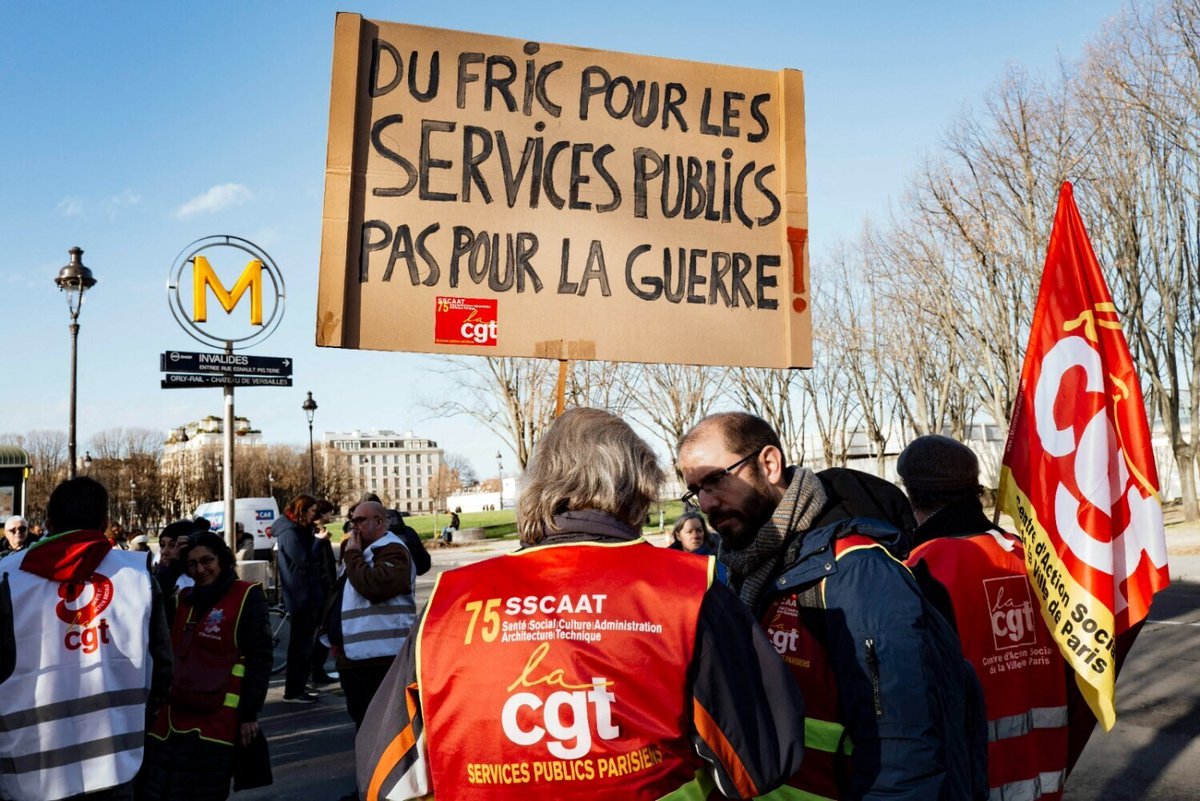 humanite_fr's tweet photo. Canicule, feux de forêt… La CGT appelle à un grand plan de mobilisation pour les services publics
➡️ https://t.co/As7D2JBF80 https://t.co/FKcrLASRRi