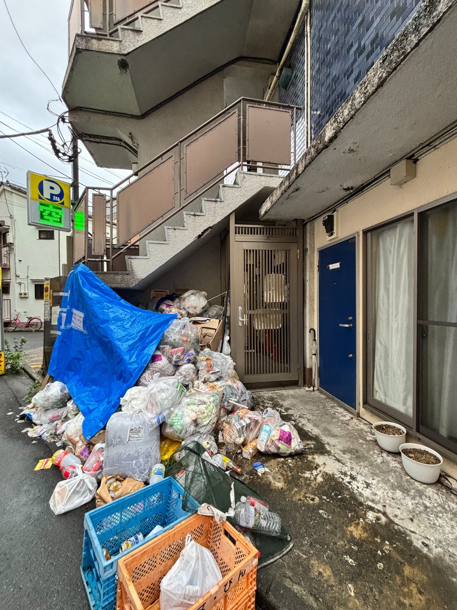inuinu541698's tweet photo. 東京都の外国人集住アパートの惨状です

誰も掃除せず、悪臭と鼠で衛生的に最悪

管理者である合同会社AVIONに電話すると…
「この番号は現在使われておりません」

誰も責任を取らず、日本が汚されるだけ

誰が悪い？🤔

マナーの悪い外国人？

飛んだ管理会社？

移民政策で日本を壊す自民党？ https://t.co/0G4W9s8jEa
