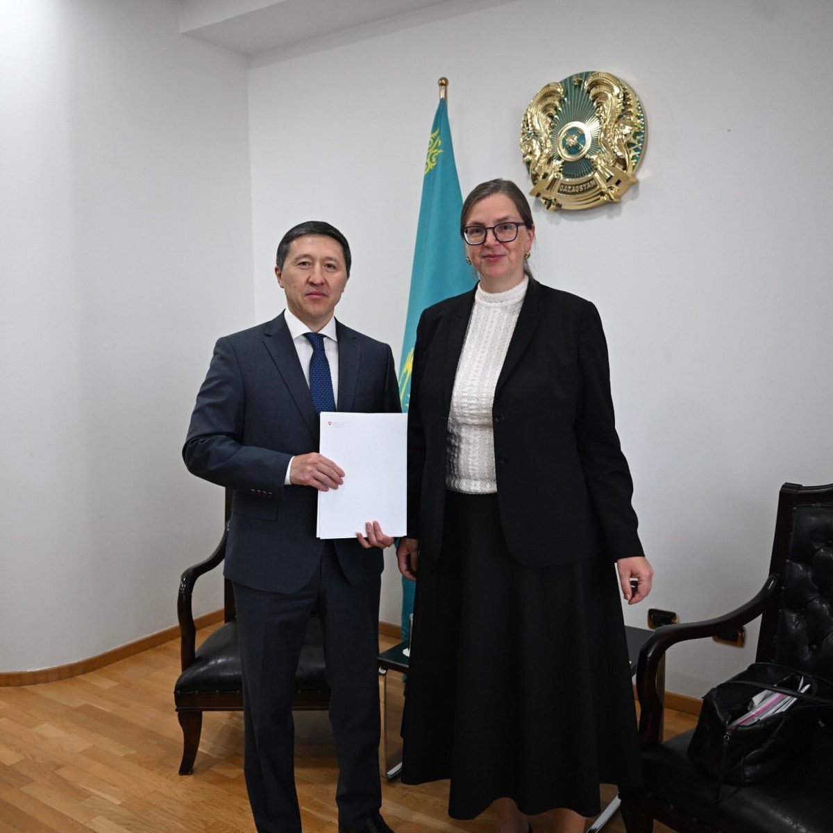 SwissAmbKaz's tweet photo. Time is flying! A week ago I had my first working day in Kazakhstan. Жылы қабылдауыңыз үшін рахмет. https://t.co/Pq0QDL55LQ