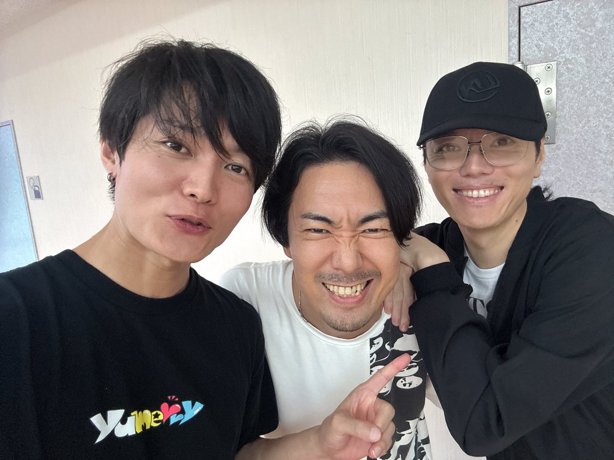 hiroki12_3's tweet photo. 休演日にお邪魔してきました！

テーマとボリュームが壮大になっていた、、、！こいつは準備が必要だ！ゲスト3人でわーわーしてました笑

佐藤の出演回は9/22,23となります！よろしければ是非！

#シグナリズム https://t.co/je3alqhzsd