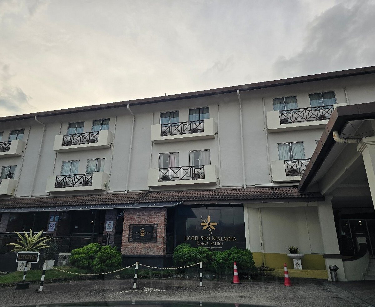 Satishkumarvcd5's tweet photo. to others it is a hotel, but to me, it is hell😡 https://t.co/2OiHR8XodX
