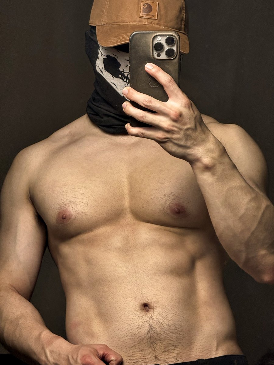 davidsonzlift's tweet photo. I’m carrying a lot of water weight, need to cut more #muscle #gym https://t.co/8tHLHuPCdQ