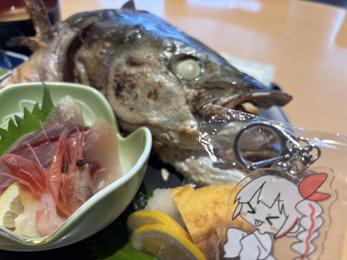 mokeosu4's tweet photo. フードファイトが始まってしまった
片面だと思ったら両面ある　えぐい、量が https://t.co/lccy2NZNSx