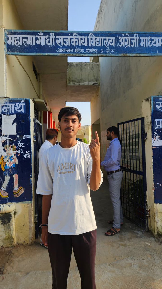 airnews_jaipur's tweet photo. सवाई माधोपुर: मतदान पर्व की तस्वीरें- Gen -Z से लेकर बुज़ुर्ग मतदाताओं में उल्लास, अपना मताधिकार के प्रयोग के बाद महिला मतदाताओं के खिले हुए चेहरे चेहरे   
@ECI
@CeoRajasthan @SecRajasthan
@SatishVermaRan2 
#RajasthanLocalBodyElection #नगरीय_निकाय_चुनाव https://t.co/ITOyKNb0T8