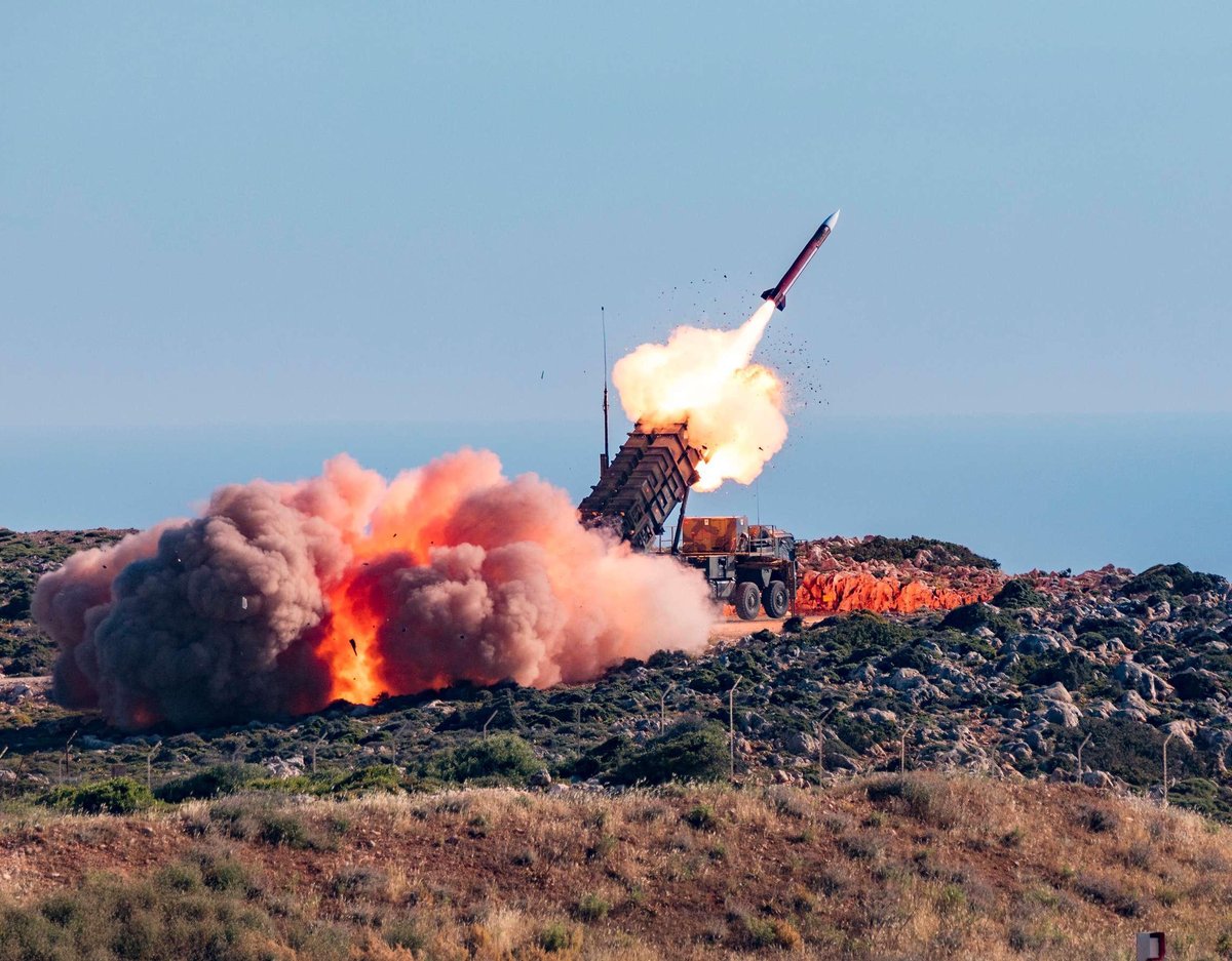 geepis's tweet photo. Ukraine plans to contract around 1,000 Patriot missiles, but many will take years to produce. Kyiv is seeking interceptors from allied stockpiles now, while Germany is preparing additional PAC-2 deliveries.

Read more: https://t.co/1tx9AHOqZ8 https://t.co/TBfWyh0iVp