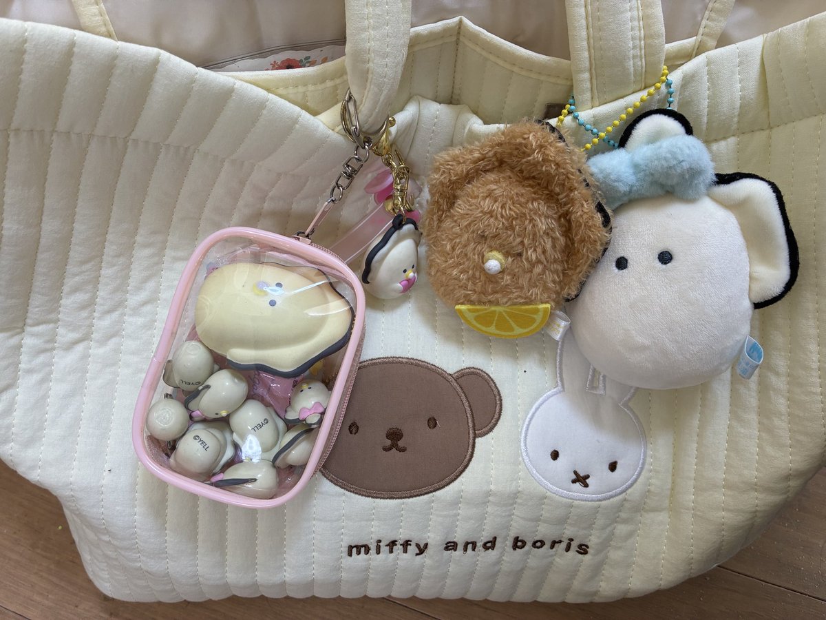 kapi_kapi_0308's tweet photo. 最近ゲリラ豪雨も多くて傘とか荷物が増えてきたから、マザーズバッグチェンジ🙌大好きかきちゃんで溢れた☺️🥰 https://t.co/ROtCgxIBwW