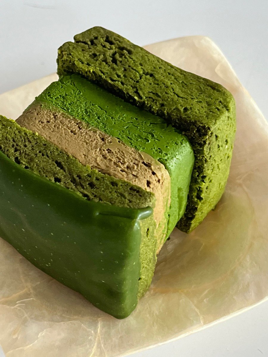 JohanAndreyPar1's tweet photo. Just grabbed a warm matcha scone from the corner café—flaky layers with a hint of white chocolate, perfect mid-week pick-me-up!， https://t.co/C7LdxCvnoQ
