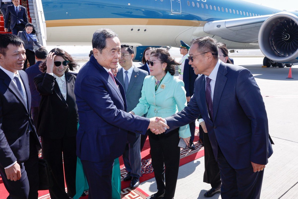 ParliamentMN's tweet photo. 🇲🇳 🇻🇳Монгол Улсын Их Хурлын дарга С.Бямбацогтын урилгаар Бүгд Найрамдах Социалист Вьетнам Улсын Үндэсний Ассамблейн дарга Чан Тань Ман тэргүүтэй төлөөлөгчид Монгол Улсад албан ёсны айлчлал хийхээр өнөөдөр (2026.09.09) хүрэлцэн ирлээ

https://t.co/ZkrlnFcxdZ https://t.co/xg8lNBjVFU