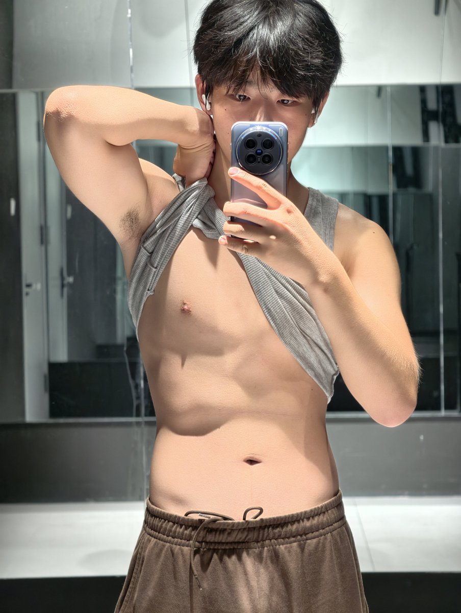 kun2025699's tweet photo. 有没有同城的 和你一起补习功课 https://t.co/Tt3SfBJiWJ