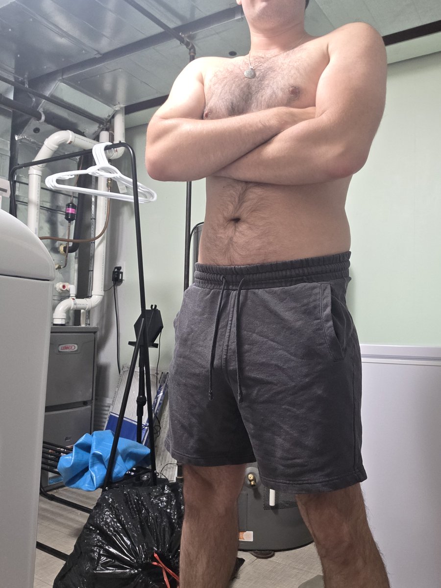 GoodboyJay1999's tweet photo. I love taking nudes around the house...
Im a grower btw🫣🤭
#nsfwtwtًً #nsfwㅤㅤ #dadbod #older #hairy https://t.co/4TCJOXcR9B