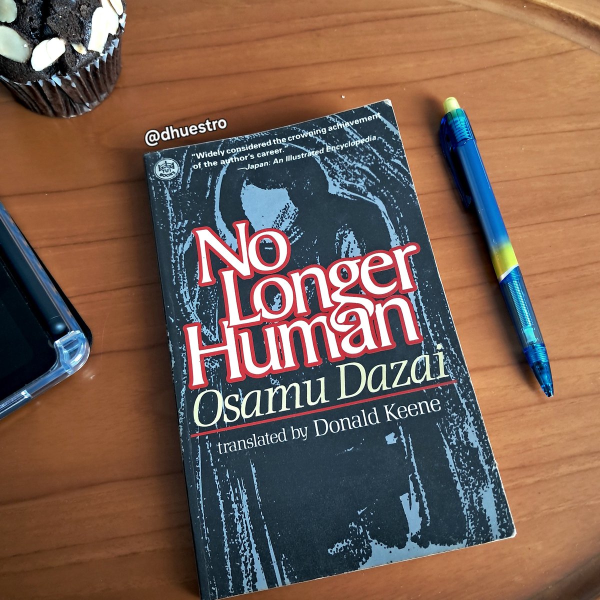 dhuestro's tweet photo. #JFmembaca ㅡ berbagi bacaan terkini dengan sesama JF 

[ No Longer Human - Osamu Dazai]
belinya second udh bbrp tahun lalu tapi baru baca skrg. baru 30 halaman awal dan ceritanya ternyata berat yah. semoga aku bisa nyelesain ini dan ga dnf 🫰 https://t.co/Lq2gCWcOB2