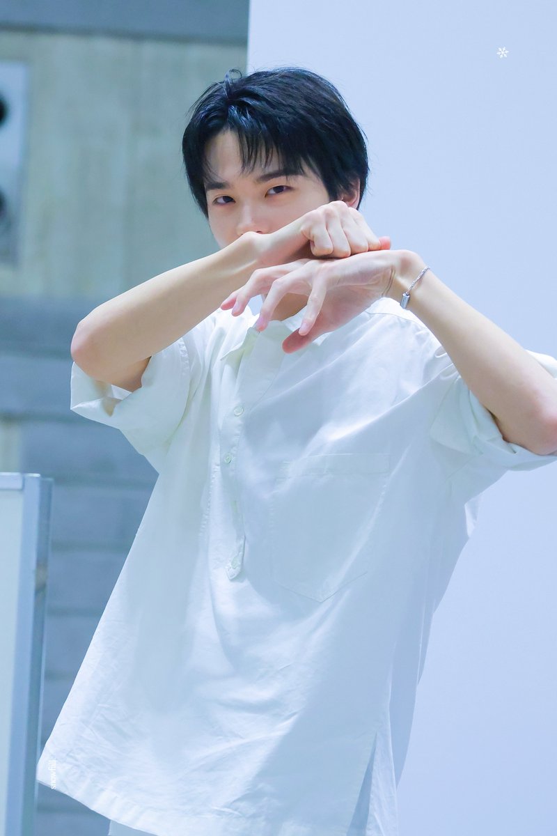 rrroii1's tweet photo. 진짜 머리 심각한데 어떻게 좀 해봐라.. https://t.co/6BKxBtNvGF