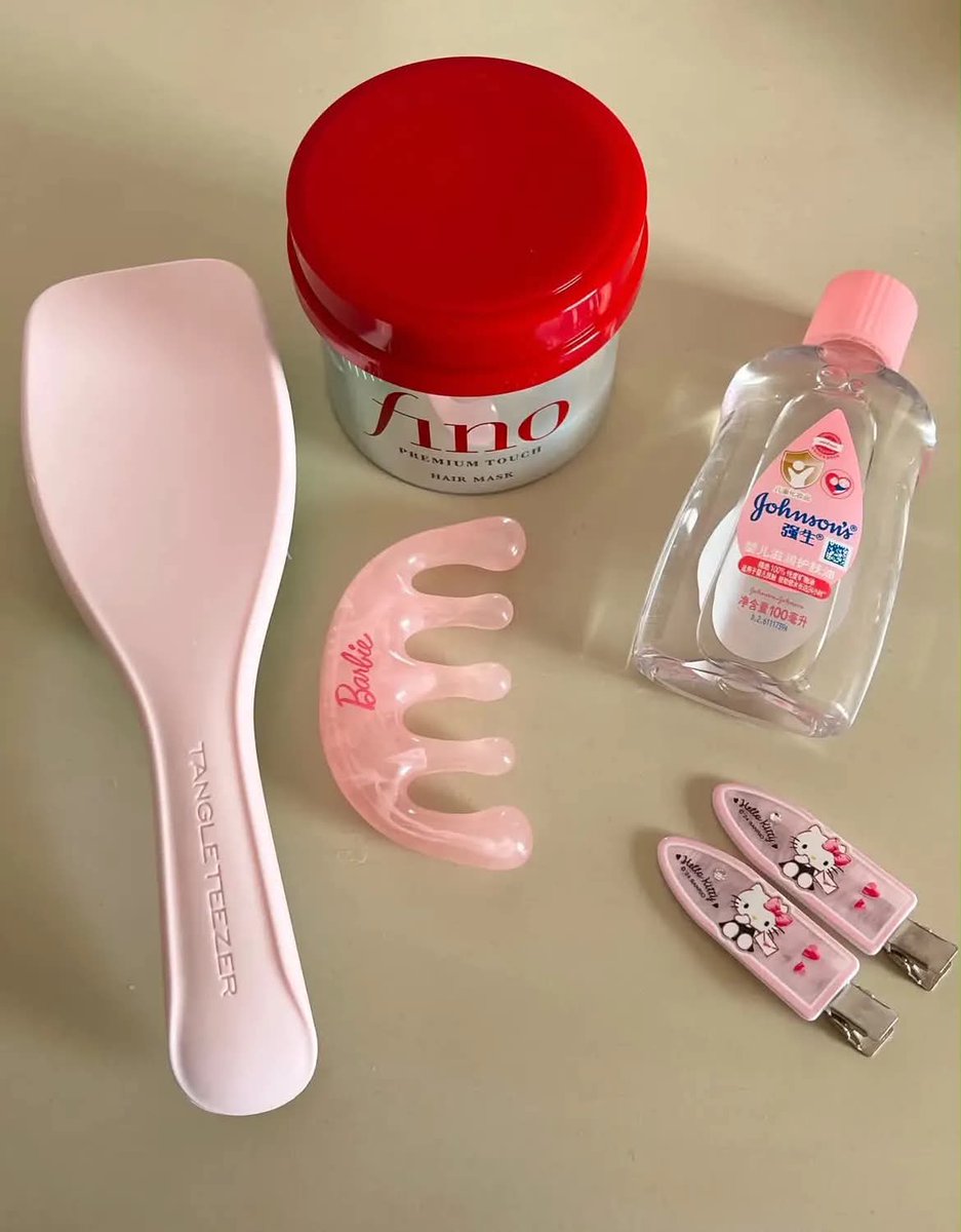 ririlinkxs's tweet photo. Tignan niyo naman 'yung bagsak at kintab, literal na silky smooth glass hair na walang ka-frizz frizz! Ganitong buhok 'yung nakaka-ganda ng aura at nakaka-rich girl vibe instantly 🙌🙌 https://t.co/vYEnYYrmor