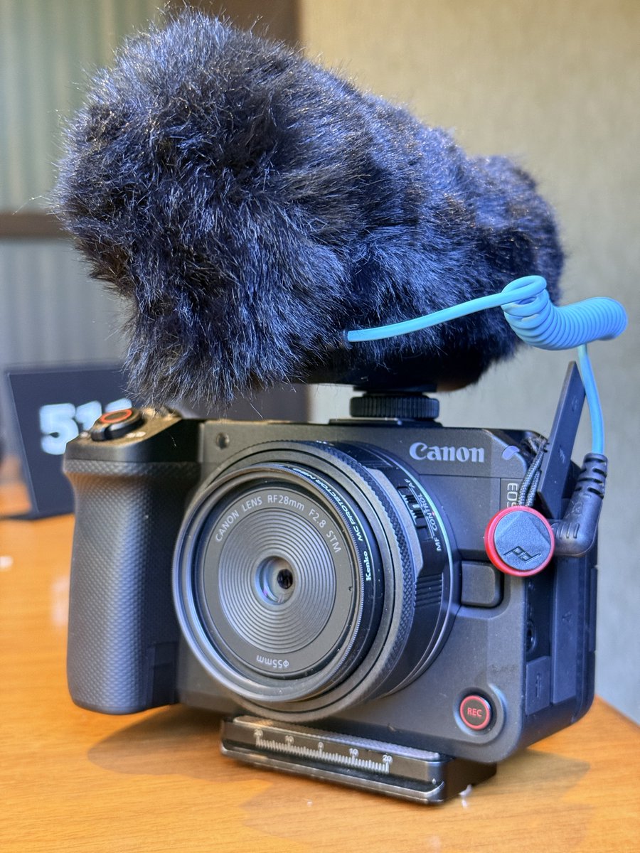 tamujun10101's tweet photo. 旅行はこのスタイルR6 V＋RF20-50f4Lでvlog撮るか

それにしてもRF28mmパンケーキ薄くてよき https://t.co/U4N3doMTz6