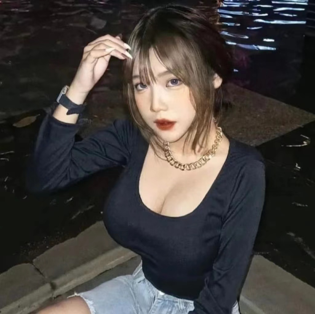 AleidaCullhn's tweet photo. 刚拍完超清凉艺术照 出了几张唯美样图 想看的点赞 只给点赞加关注的宝宝看 姐姐的内心反差和外在资本可都很雄厚哦 https://t.co/iiGw4JThgM