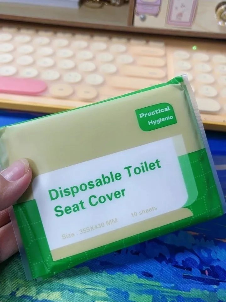 ririlinkxs's tweet photo. Teeehh wag kang iihi sa public transport ng walang cover kasi maraming bacteria can easily trigger skin irritation and UTIs pala! Biodegradable, antiseptic flushable seat cover ang pocket essential to sanitize on-the-go https://t.co/33Fdoe63v1