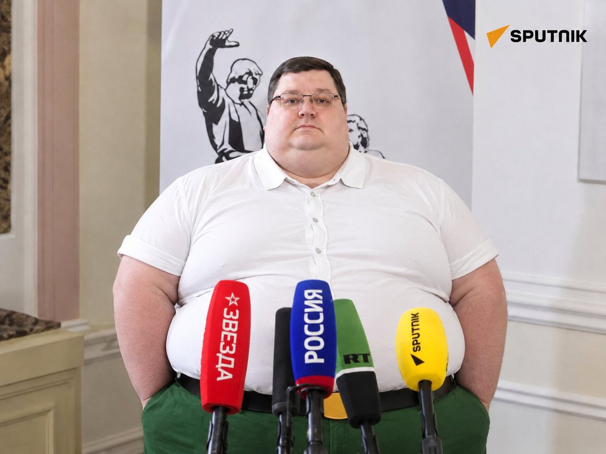 DavidJonesNFL's tweet photo. “Hey Lois, this is just like that time I was appointed as a Russian Deputy” https://t.co/HXfRkZnKNd