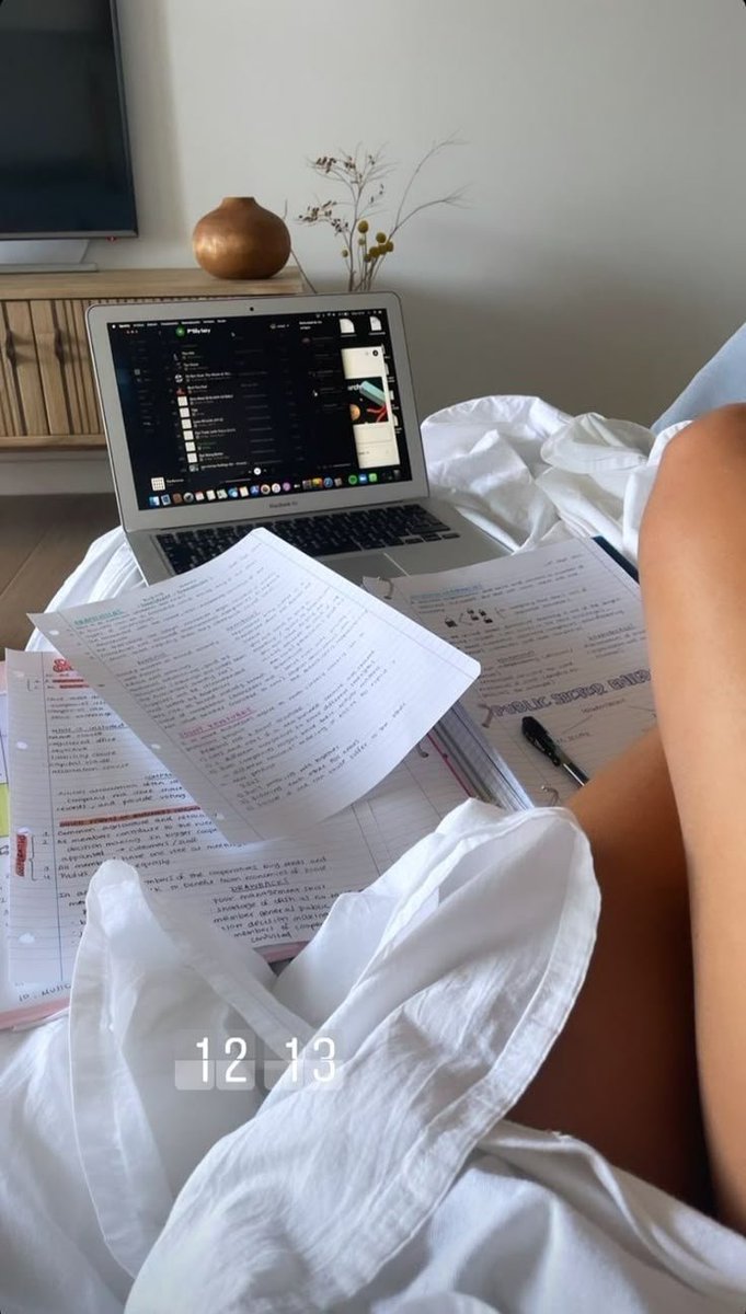 Larasvisusls's tweet photo. Getting obsessed with studying is one virtue that has kept me going. https://t.co/uBjS8udXPl