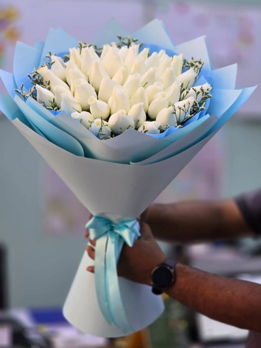 ReginaldFecn's tweet photo. 51 White Roses — Pure Elegance in Every Bloom

A stunning bouquet of 51 premium white roses with soft blue wrapping—elegant, timeless, and perfect for any special occasion. 51 roses for only 199 AED. Fast delivery in Dubai with a personal message https://t.co/2UimJCWNZ5