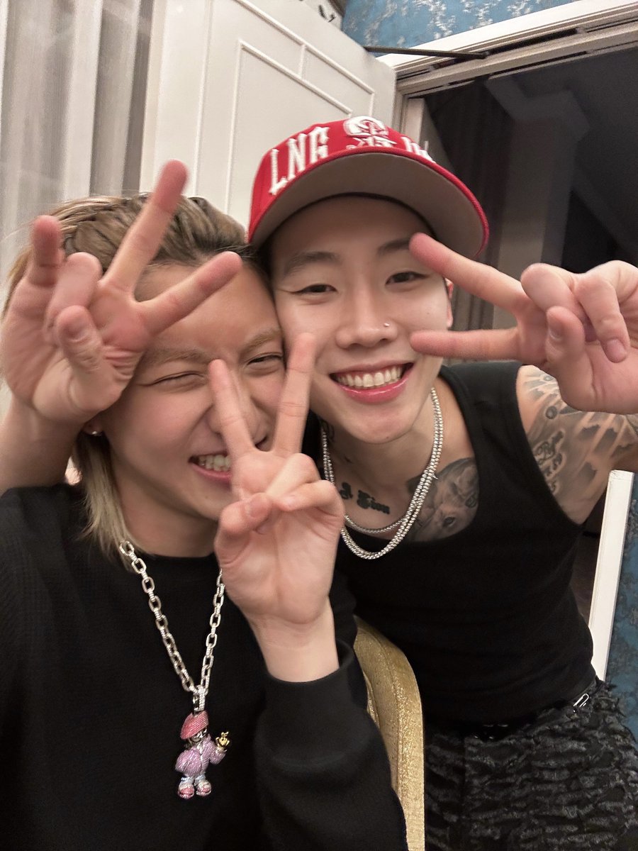 GGurKIM's tweet photo. 셀카만봐도 관계성이 느껴진다 https://t.co/8w7j19jblD
