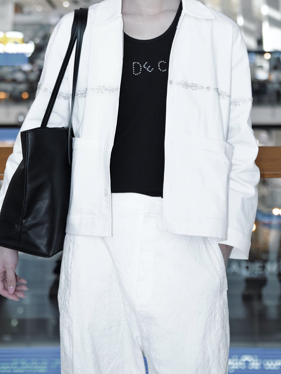 QENRYXOFFICIAL's tweet photo. white fit, right mood 🤍
ลุคนี้ยกให้เลย​ Decemboy ✨

#QENRYX
#ViralHitsMusicVision
#Decemboy https://t.co/7OKH7W0eKa