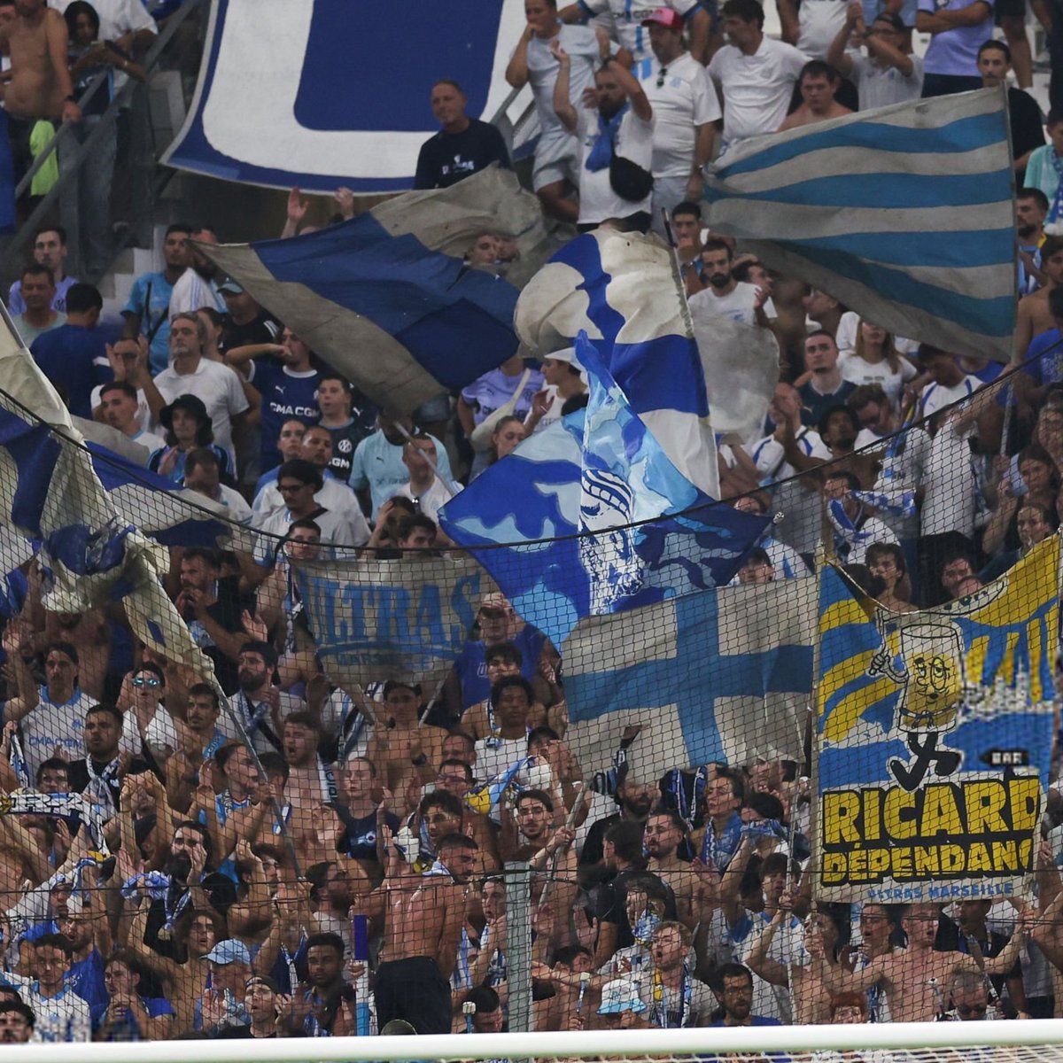 _BeFootball's tweet photo. 🚨 AGRESSION SEXUELLE AU VÉLODROME, L'OM VEUT FAIRE TOUTE LA LUMIÈRE !! 😲💙🤍

Une spectatrice a dénoncé sur les réseaux sociaux avoir subi UNE AGRESSION SEXUELLE en tribune dimanche face au Paris FC. 🤮

Le club phocéen lui apporte son soutien et annonce collaborer pleinement avec la justice pour faire la lumière sur les faits.

(@lequipe)