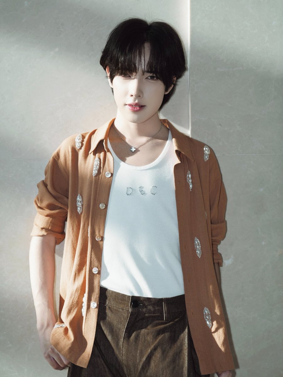QENRYXOFFICIAL's tweet photo. วันนี้มาในโหมด warm tone 🐰​
แต่ความเท่เกินต้าน thanks Decemboy​

#QENRYX
#ViralHitsMusicVision
#Decemboy https://t.co/MOkha7WabA