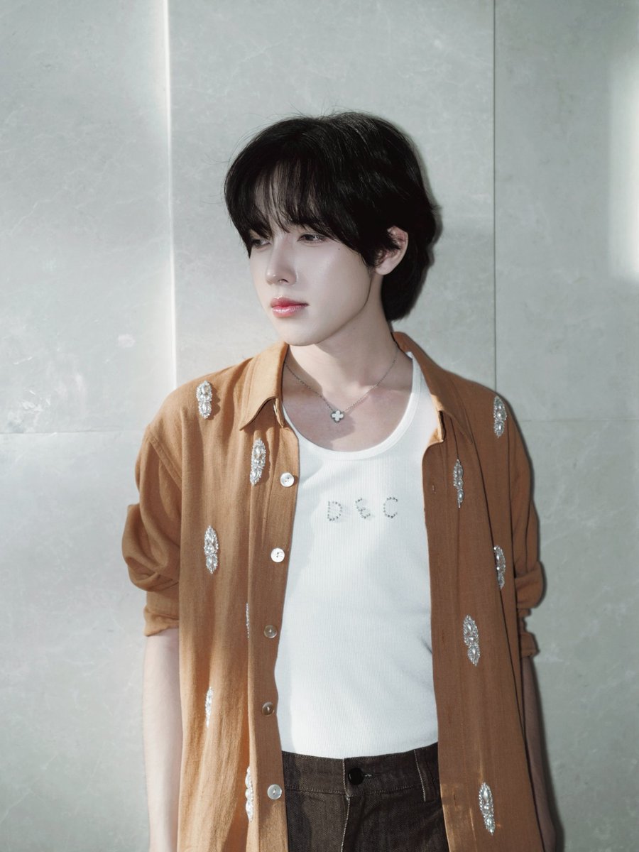 QENRYXOFFICIAL's tweet photo. วันนี้มาในโหมด warm tone 🐰​
แต่ความเท่เกินต้าน thanks Decemboy​

#QENRYX
#ViralHitsMusicVision
#Decemboy https://t.co/MOkha7WabA