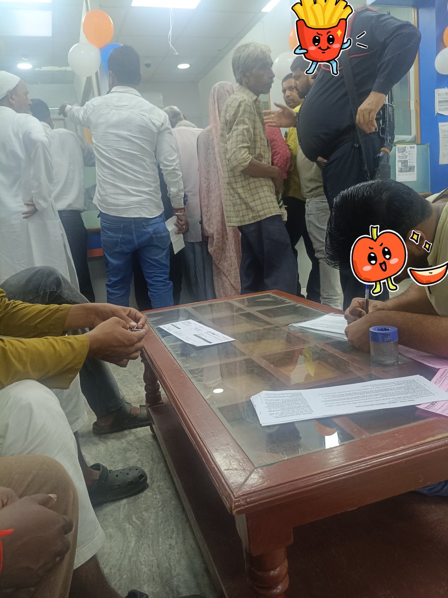 AnilYadavmedia1's tweet photo. Bank OF India की एक ब्रांच में आया हुआ हूं 
11:20 मिनट हो रहे हैं,
सब बैंक कर्मचारी फोन पर लगे हुए हैं,
बैंक में भीड़ लगी हुई है,

सरकारी बैंक देश पर बोझ हैं,
इनके कर्मचारी काम नहीं करते हैं 
और ये बैंक पब्लिक के पैसे को सरकार के दोस्त उद्योगपतियों को लोन देकर जनता का पैसा लुटा देते हैं,
