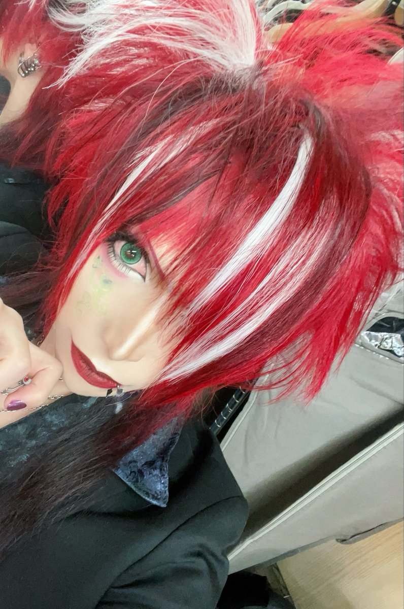 miza_824's tweet photo. 9/8池袋EDGEに集まってくれてありがとう！2ヶ月連続のステージで皆に会えて幸せだ🦊元気なその姿を、しかと目に焼き付けたぞ！
SUIソロをしっかりサポートさせていただきました🎸
曲はどれも想い入れはあるけれどBless eveは一呼吸を吹き込んだだけあってLiveで感情が溢れました。今日は余韻に浸るぞ https://t.co/G6ahSKRTNy