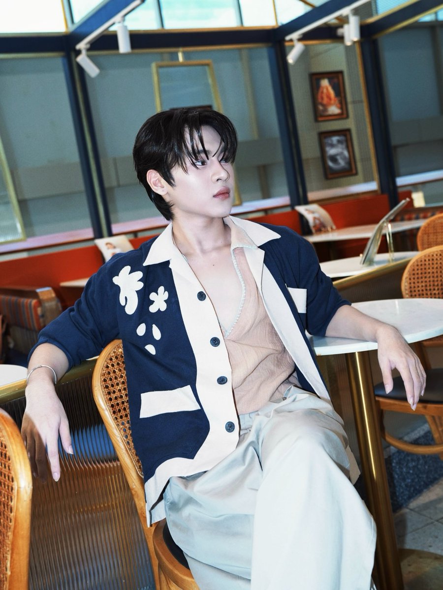 QENRYXOFFICIAL's tweet photo. navy mood, clean look​ 💎​
ลุคนี้คือเทสดีไม่ไหว​ ✨

Out​ fit​ by​: Decemboy​

#QENRYX
#ViralHitsMusicVision
#Decemboy https://t.co/hKGzJnwiNF
