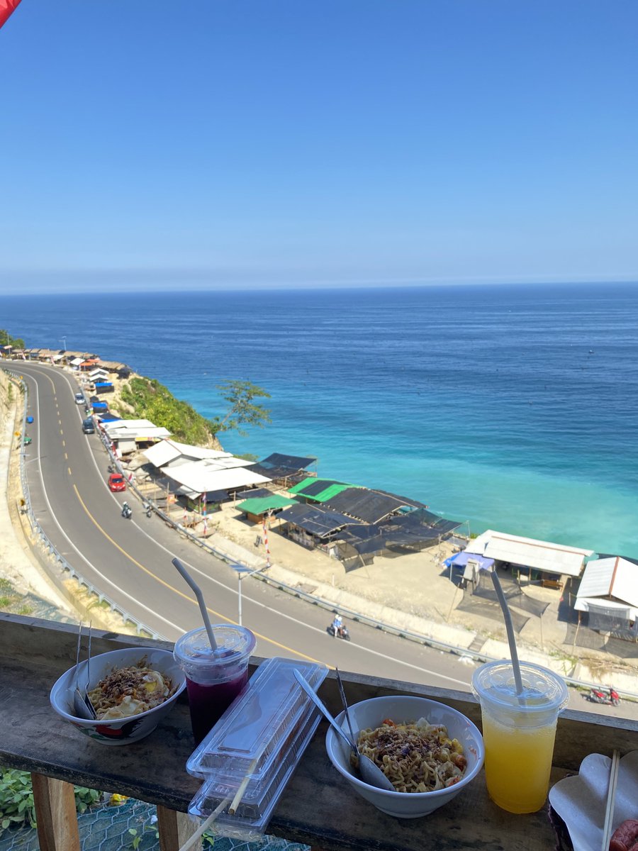 andi_997's tweet photo. view secakep ini harga makanannya mulai 5rb aja 😭 (2) https://t.co/ddxKtPKi1t