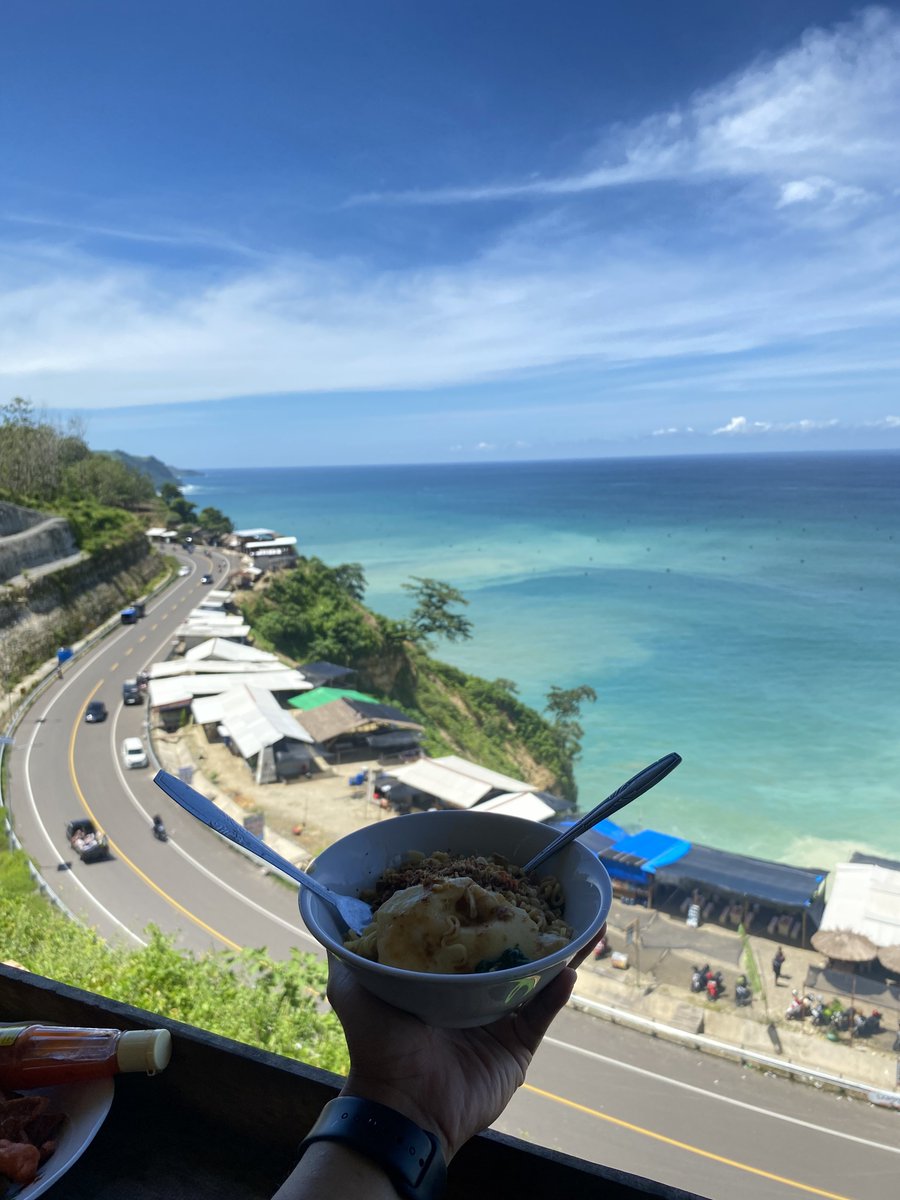 andi_997's tweet photo. view secakep ini harga makanannya mulai 5rb aja 😭 (2) https://t.co/ddxKtPKi1t