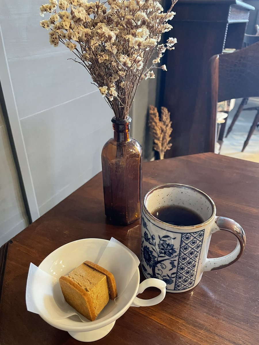 ayumarch's tweet photo. その素敵なところ☕️
バターサンド美味しすぎる🤎 https://t.co/zM4NIbDQ9X