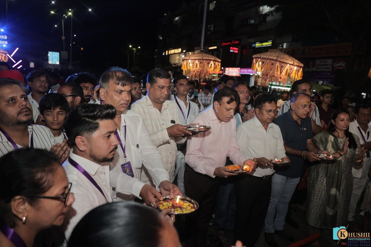 Rameshborad3's tweet photo. 🙏 શ્રી ગણેશાય નમઃ 🙏

અલકાપુરી ખાતે ભરતનાથ સોસાયટીના શ્રી ગણપતિજીના આગમન પ્રસંગે ઉપસ્થિત રહી આરતી ઉતારી અને શ્રી ગણેશજીનાં દર્શન તથા આશીર્વાદનો લાભ લીધો.

ગણપતિ બાપ્પા મોરિયા! 🙏🐘🚩 https://t.co/Hs6RbWsnxo