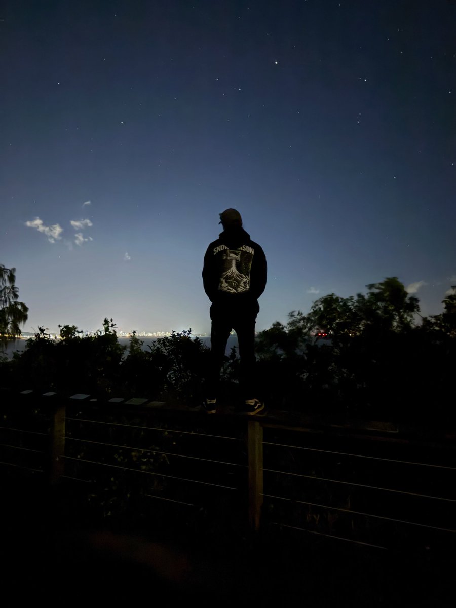 BeataBratt3a's tweet photo. A nighttime outing that doesn’t look very nighttime in the photo. https://t.co/EPEiWqtpmo