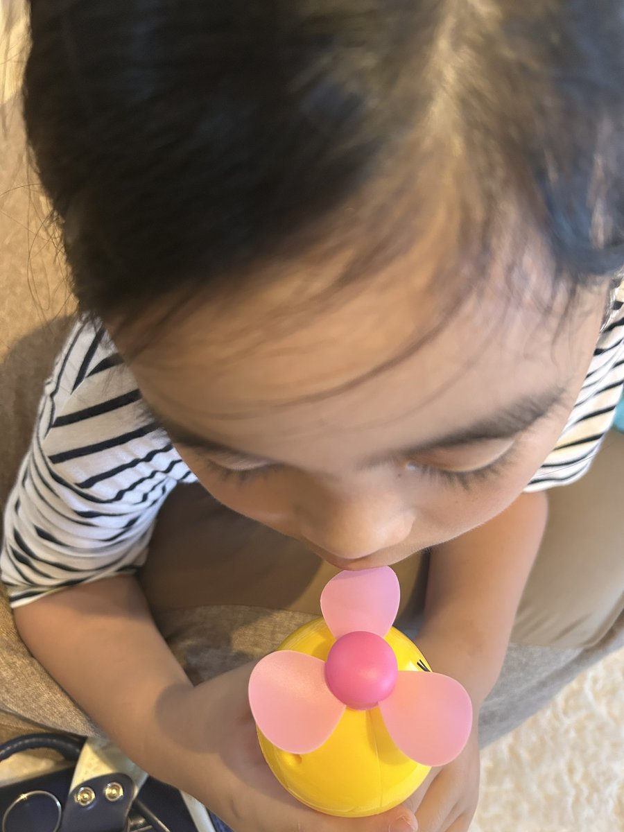 mmmmi5324's tweet photo. 下校中、近所の子とお互いの
「“ママの好きなところ”を言いながら
帰宅したら沢山ありすぎてすぐにおうちに着いちゃった😊！！」な我が子

今日もやすやすとハートを射抜いてくる
ごふっっ_:(´ཀ`」 ∠):💘 https://t.co/sLzBwlU6kp