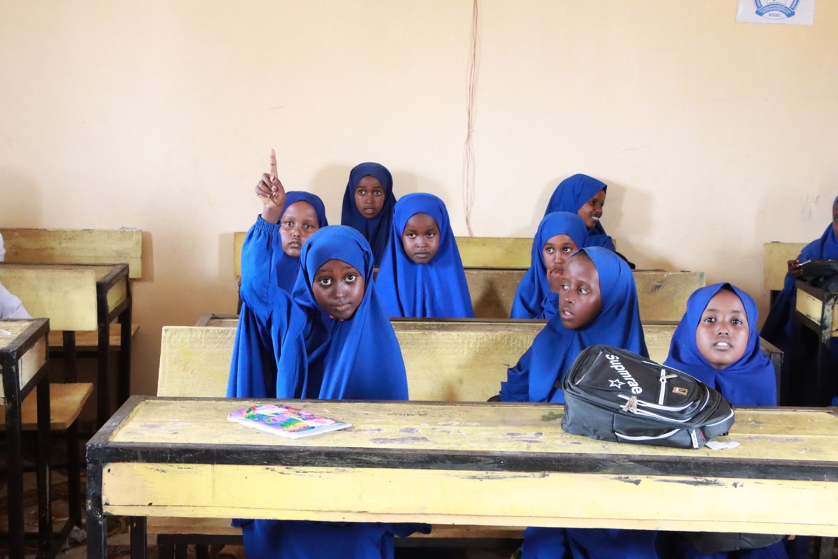 FCASomalia's tweet photo. 🎒 A schoolbag can carry more than books—it can carry hope.

For crisis-affected children in Baidoa and Barawe, learning materials are helping restore normalcy, make education more meaningful, and keep their dreams within reach.

With support from @Ulkoministerio
#EducationForAll https://t.co/OEApJuNhVU