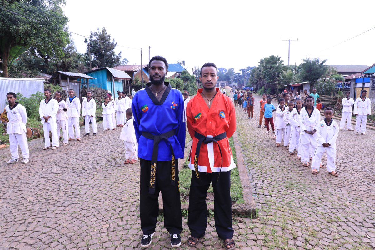 ankeshacom12's tweet photo. ጳጉሜ 4 ህብር ቀን

ጳጉሜ 4 ህብር ቀንን በማስመልከት በአንከሻ ጓጉሳ ወረዳ ባህል ቱሪዝምና ስፖርት ጽህፈት ቤት አዘጋጅነት በጎዳና ላይ ስፖርታዊ የአካል ብቃት እንቅስቃሴ አድርገዋል። https://t.co/NzJC45i64t