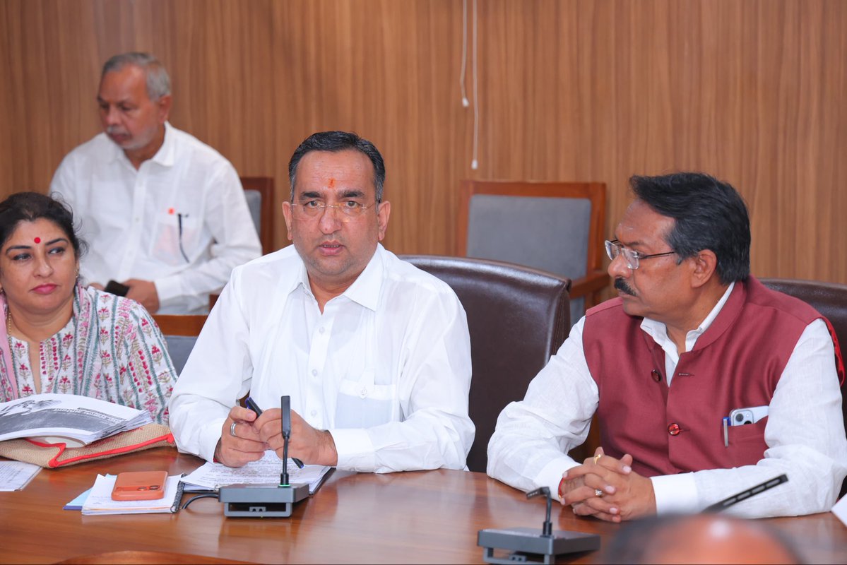 hdmalhotra's tweet photo. भाजपा दिल्ली प्रदेश के सभी मोर्चों के प्रदेश अध्यक्ष एवं महामंत्रियों की प्रदेश संगठन महामंत्री श्री पवन राणा जी के साथ महत्वपूर्ण बैठक में सम्मिलित हुआ।

बैठक में संगठन को और अधिक सशक्त बनाने, मोर्चों की सक्रिय भूमिका तथा आगामी कार्यक्रमों की तैयारियों को लेकर विस्तृत चर्चा हुई।

@BJP4Delhi @BJP4India @NitinNabin @blsanthosh @PavanRanaRSS #HarshMalhotraBJP